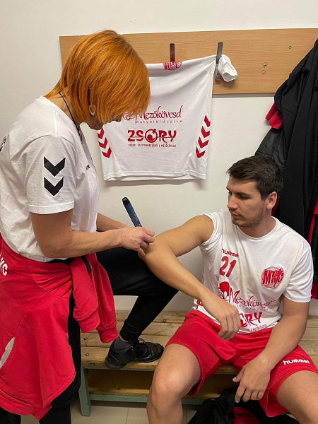 Halmai Andrea: ”Nálam a lézerterápia első helyen áll a gyógyításban.” Halmai Andrea: ”Nálam a lézerterápia első helyen áll a gyógyításban.”